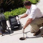 deboucheur-debouchage-canalisation (48) Déboucheur inspecte les égouts avec une caméra d'inspection