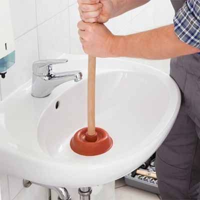 déboucher un évier avec une ventouse